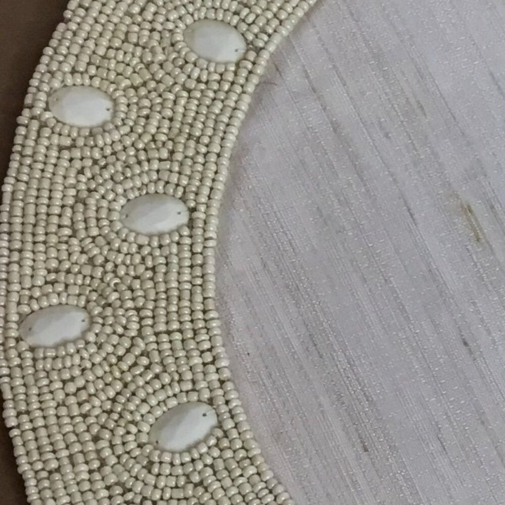 Pier 1 Hand Beaded Ivory Round Placemat Cowrie Shell Border Coastal Decor 14in